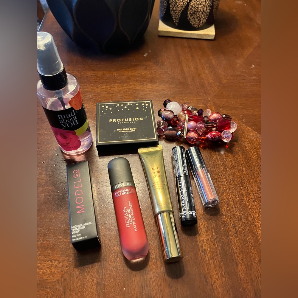 Makeup jewelry lot